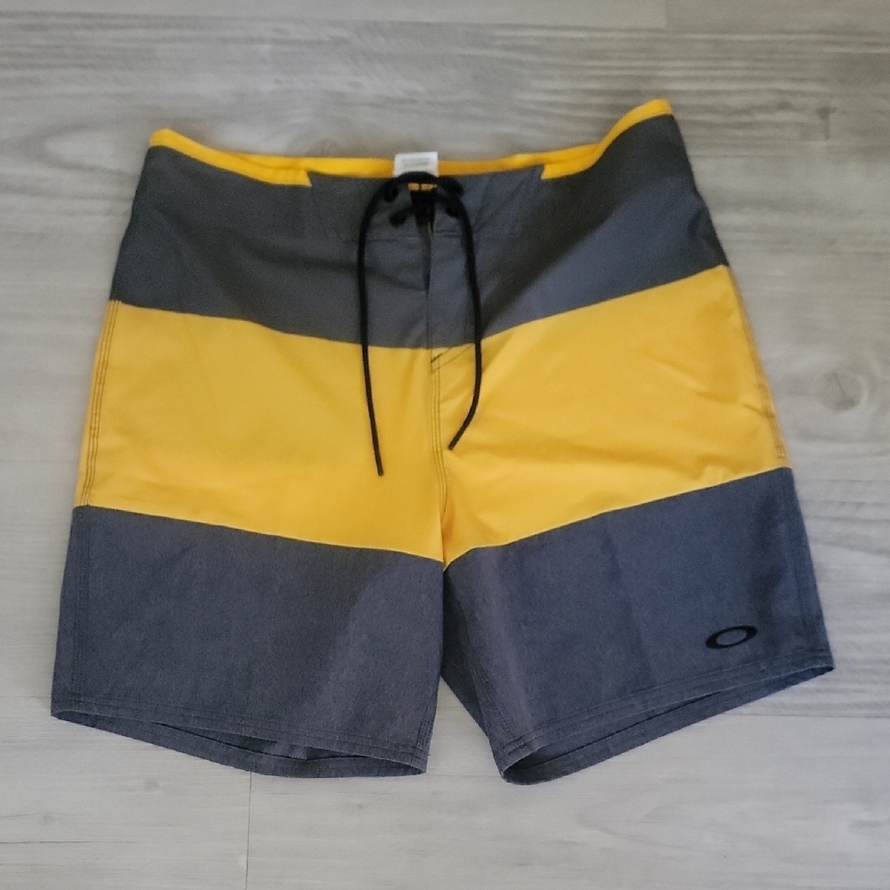 Oakley Men's Yellow and Gray Swim Shorts